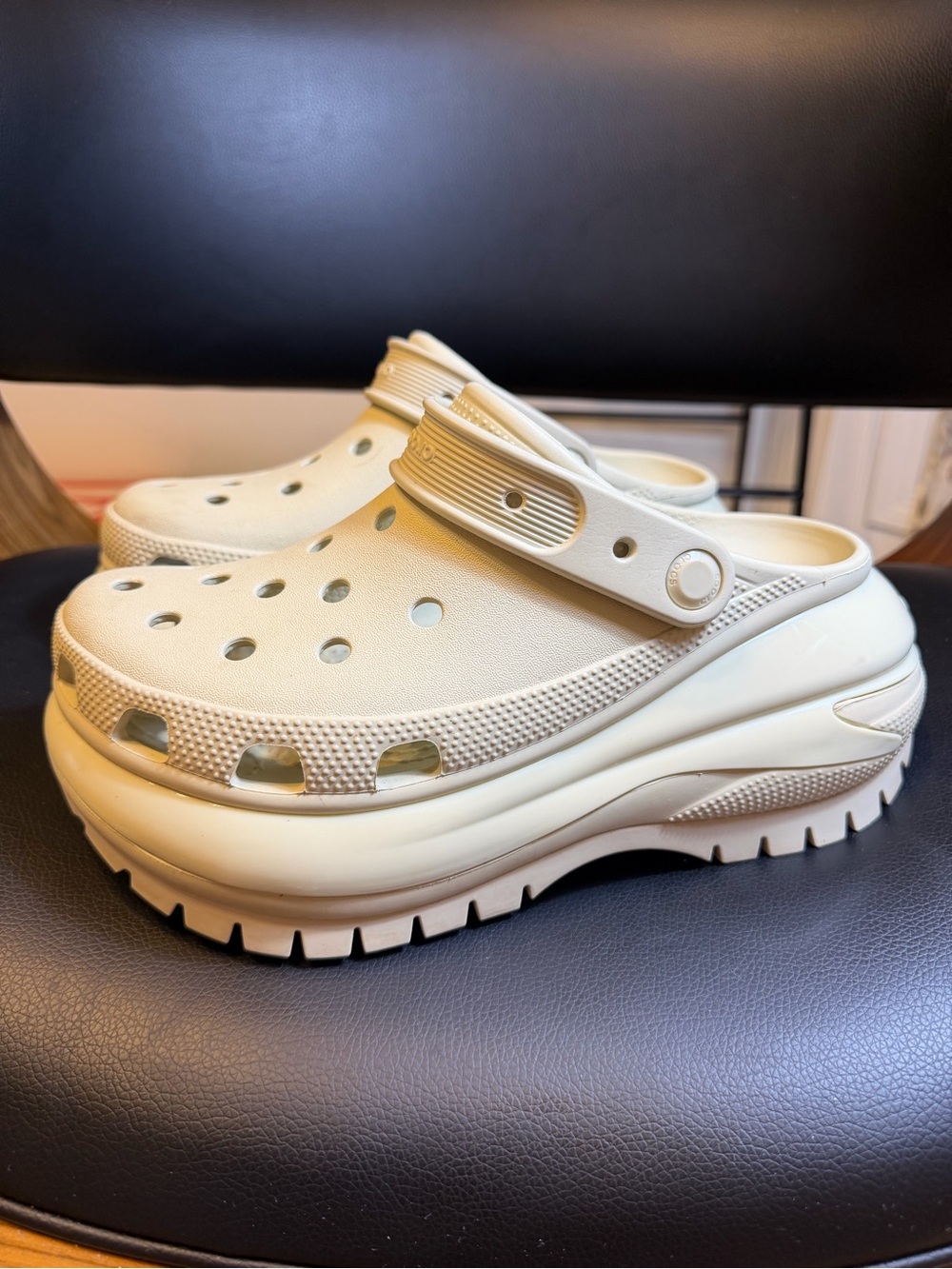 Crocs Classic Mega Crush Clogs Size M5/W7